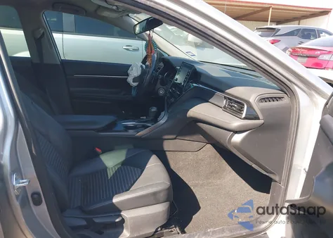 2021 Toyota Camry Se z USA, uszkodzony, nr VIN 4T1G11AK5MU553528